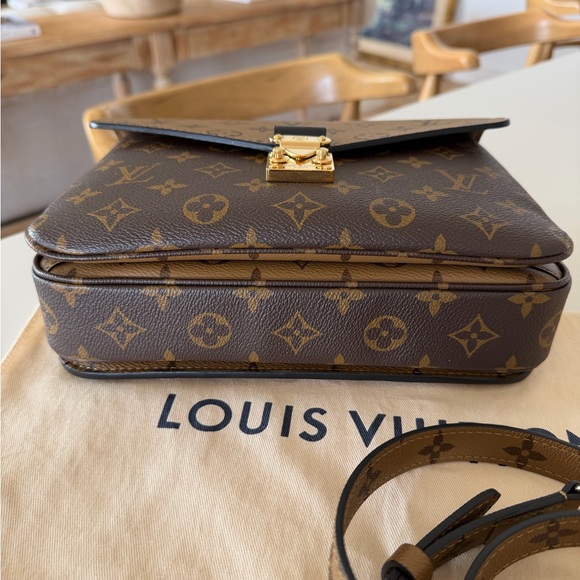 Louis Vuitton Reverse Metis Pouchette - Picture 3 of 15